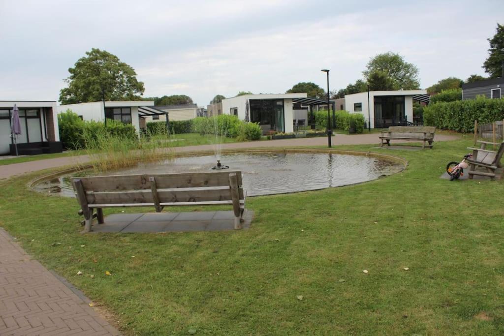 Vakantiehuis Met Vijverzicht Lathum Exterior photo