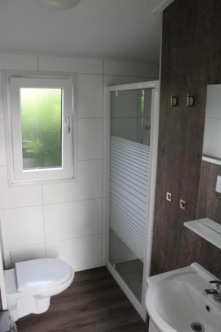 Vakantiehuis Met Vijverzicht Lathum Exterior photo