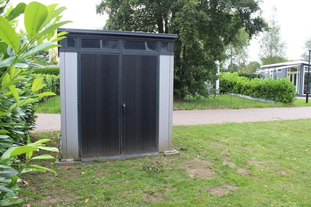 Vakantiehuis Met Vijverzicht Lathum Exterior photo