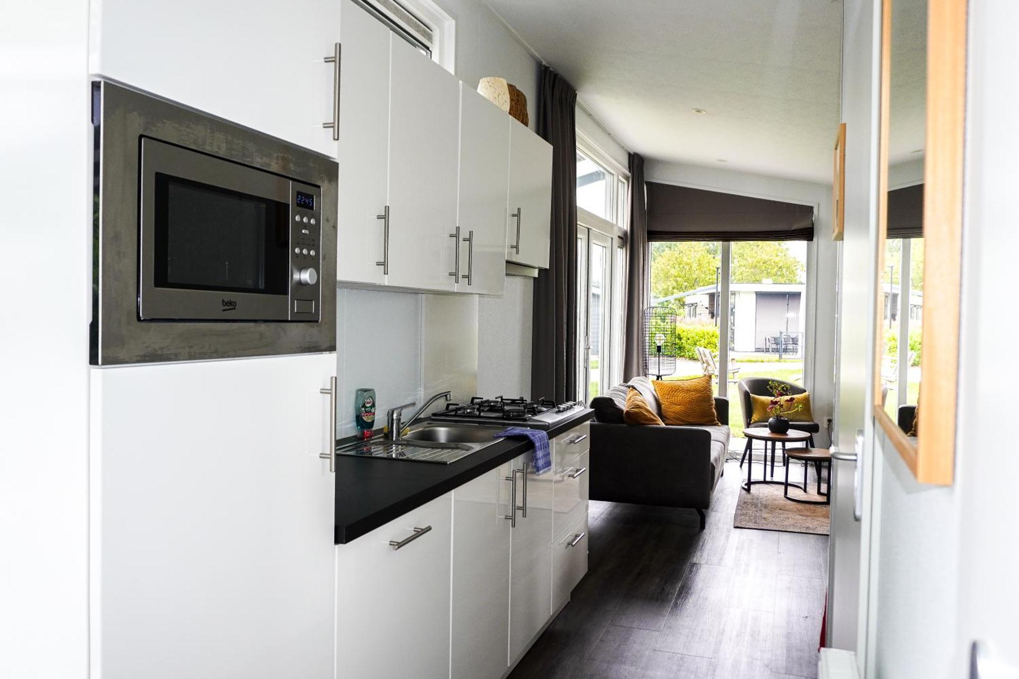Vakantiehuis Met Vijverzicht Lathum Exterior photo
